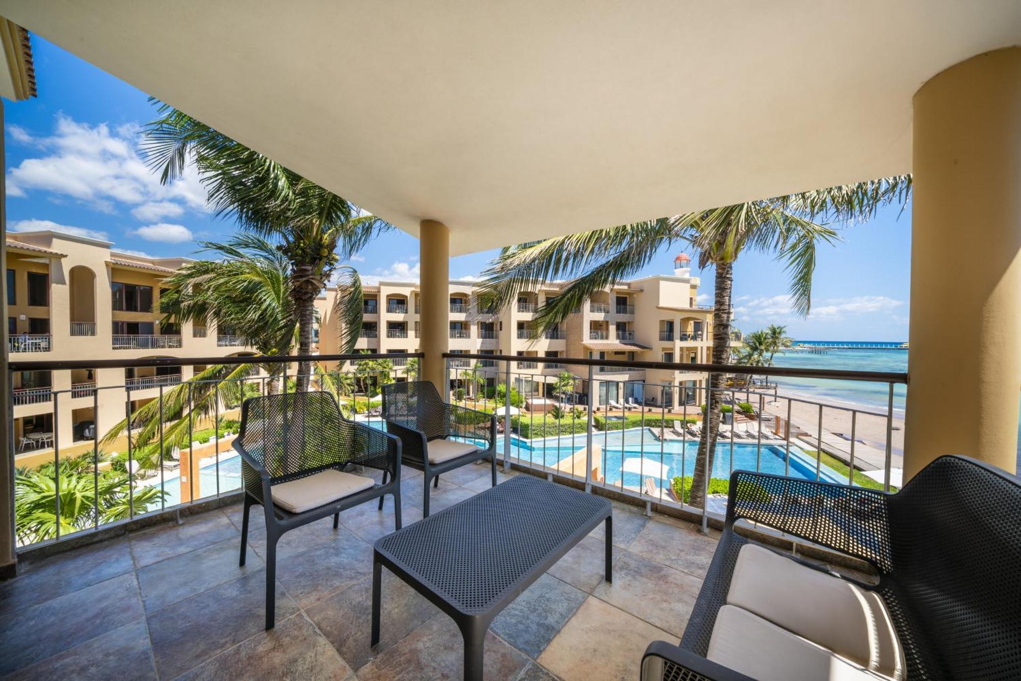 Luxury Beachfront With 3 Bedrooms & Ocean View - El Faro Residences - Reef 301