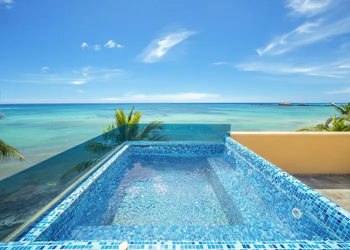 Luxury Beachfront Condo With 3 Bedrooms & Ocean View - El Faro Residences - Reef 301